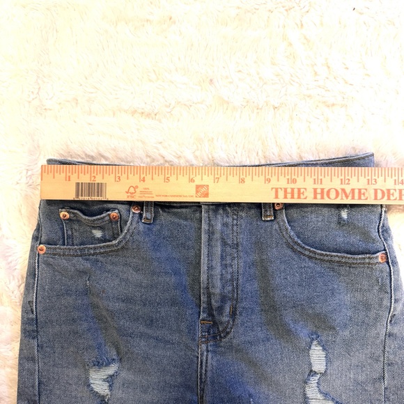 GAP High Rise 7 inch Denim Shorts | Medium Wash | Size 27 Distressed jorts - Picture 6 of 8
